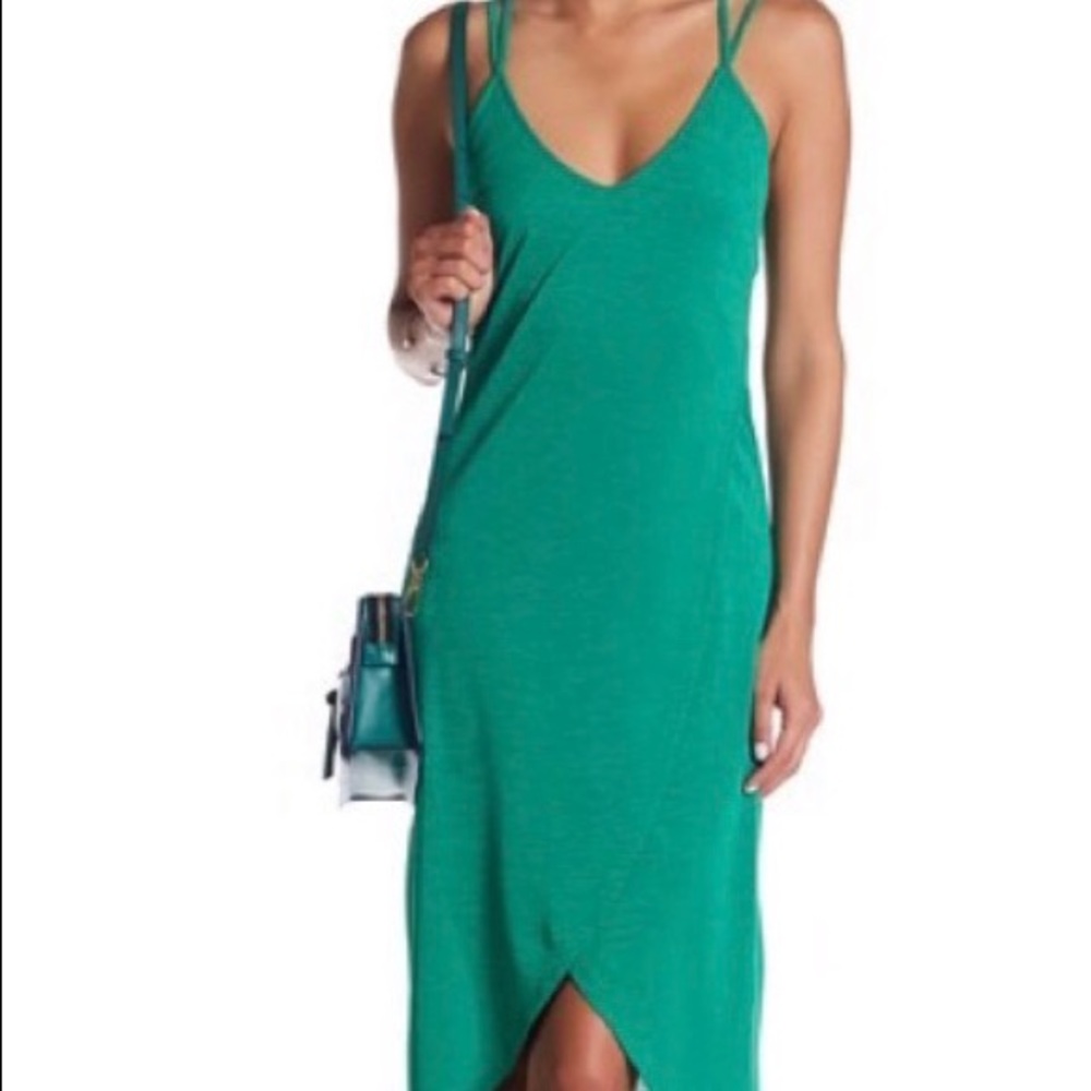 Scoop neck tulip hem dress